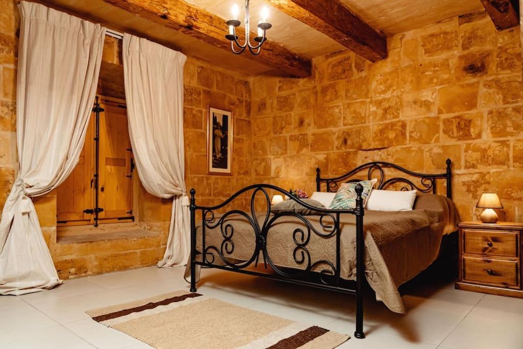 Enchanting 2Bdr Townhouse In Valletta Centre! Exterior foto